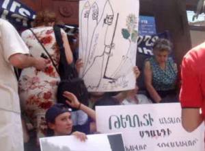 Толкотня у банка ВТБ