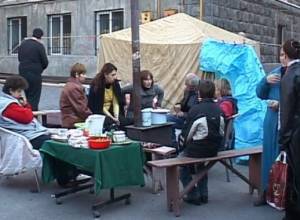 Пострадавшие идут в мэрию