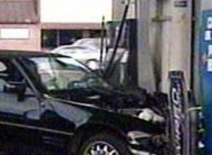 Врезался в заправочный аппарат