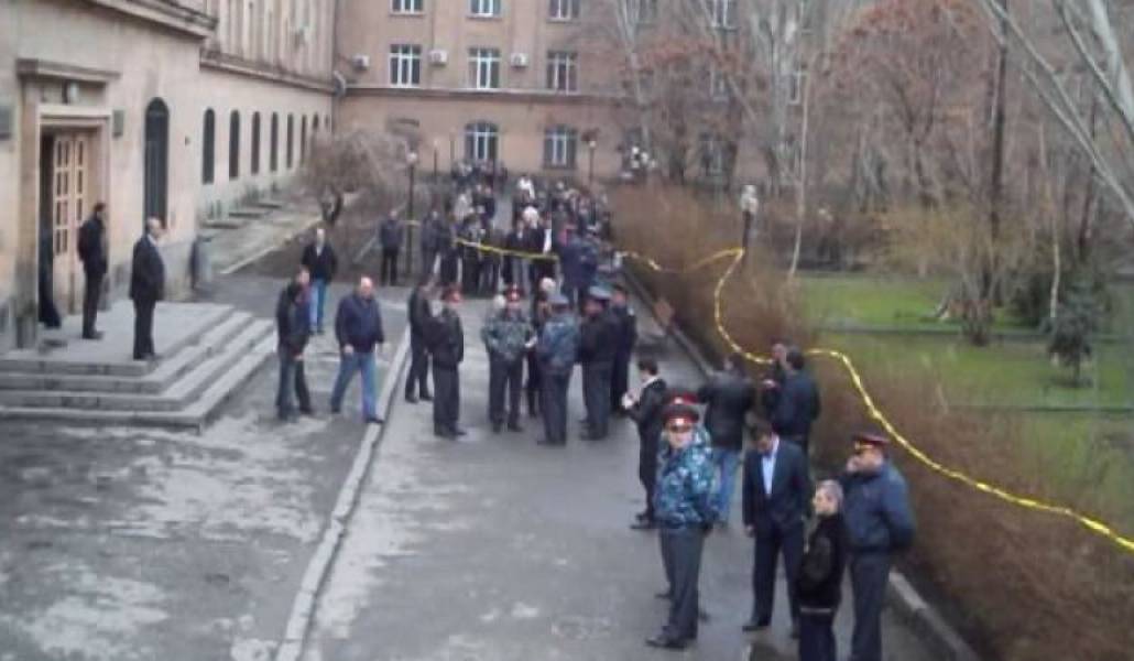 07da4f6380f4eb4a22e0333c94e4a4b0