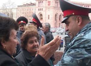 Полицейские изменили тактику