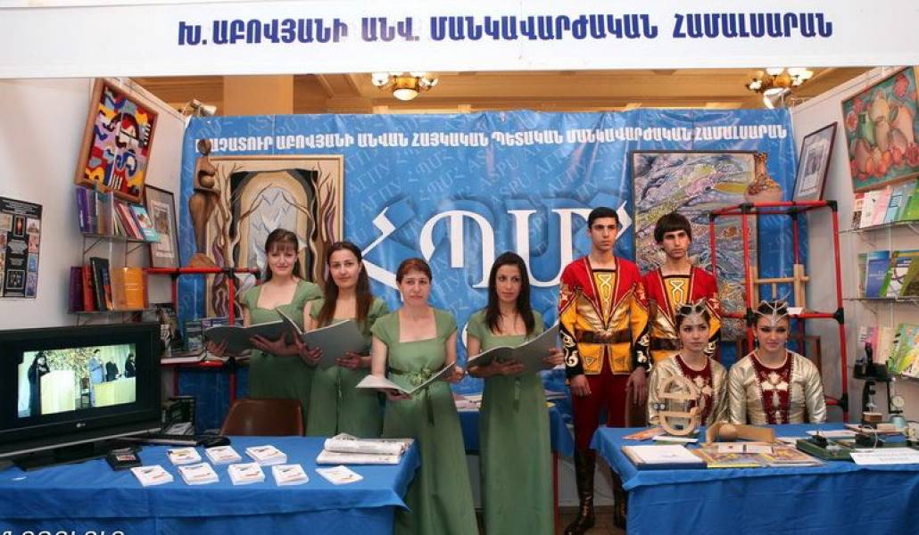 c8c8e5a5c19dbdaf8cdbe8fd8ec66aeb