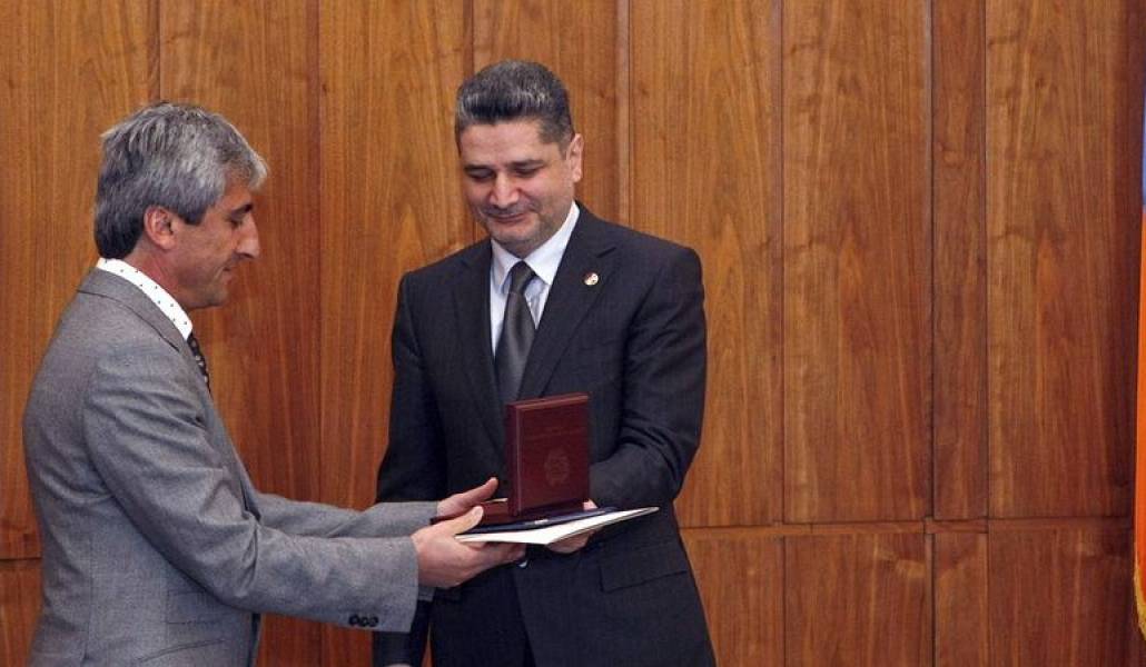 b4ff567e684cfcc88ccdb644ae67d566