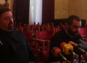 Священника избили