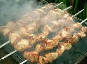 Культ шашлыка на берегу Дебета