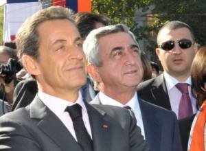 Заставляли слушать Саркози