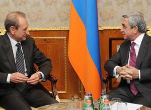 Серж Саргсян принял мэра Парижа