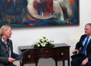 Принял новоназначенного представителя