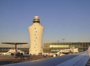 Пилот попал в плен в туалете самолета