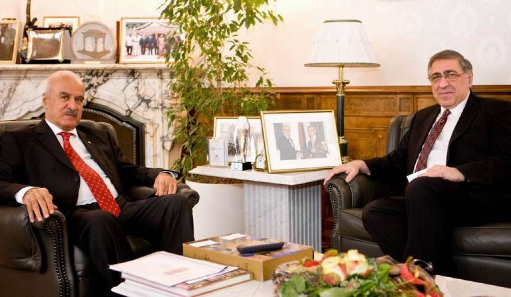 015102e9bea57ef8dbf1c1060e35be13