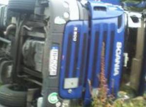 Перевернулся грузинский грузовик