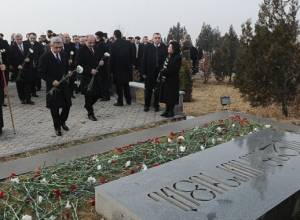 Бако Саакян поздравил Сержа Саргсяна