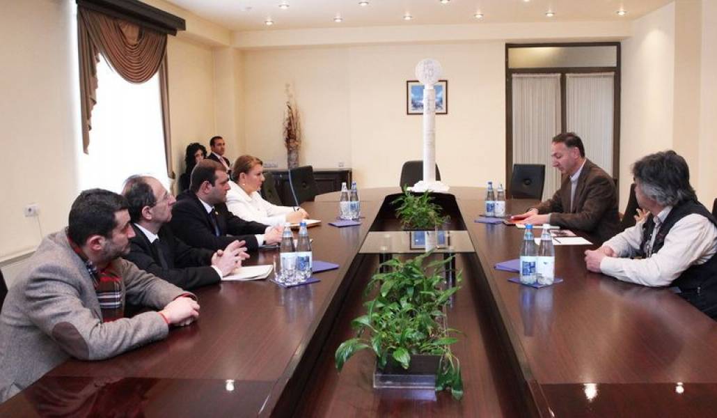 fbe7f9915e3a0aa31197642664bc5cbe