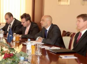 Представил положение на линии соприкосновения