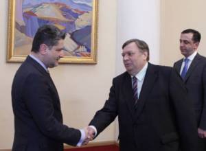 Премьер принял новоназначенного посла ОБСЕ