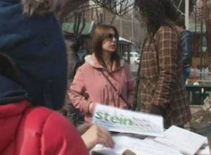 В сквере Маштоца читают книги и вспоминают жертв