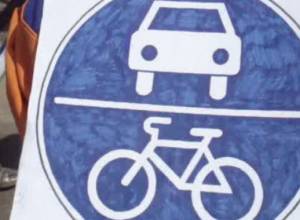 Первая велосипедная стоянка в ЕГУ