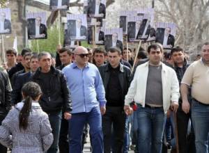 Саргсян прибыл один