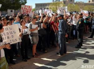 Брюсовцы проводят акцию протеста