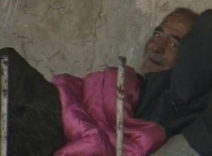 Одинок и прикован к постеле