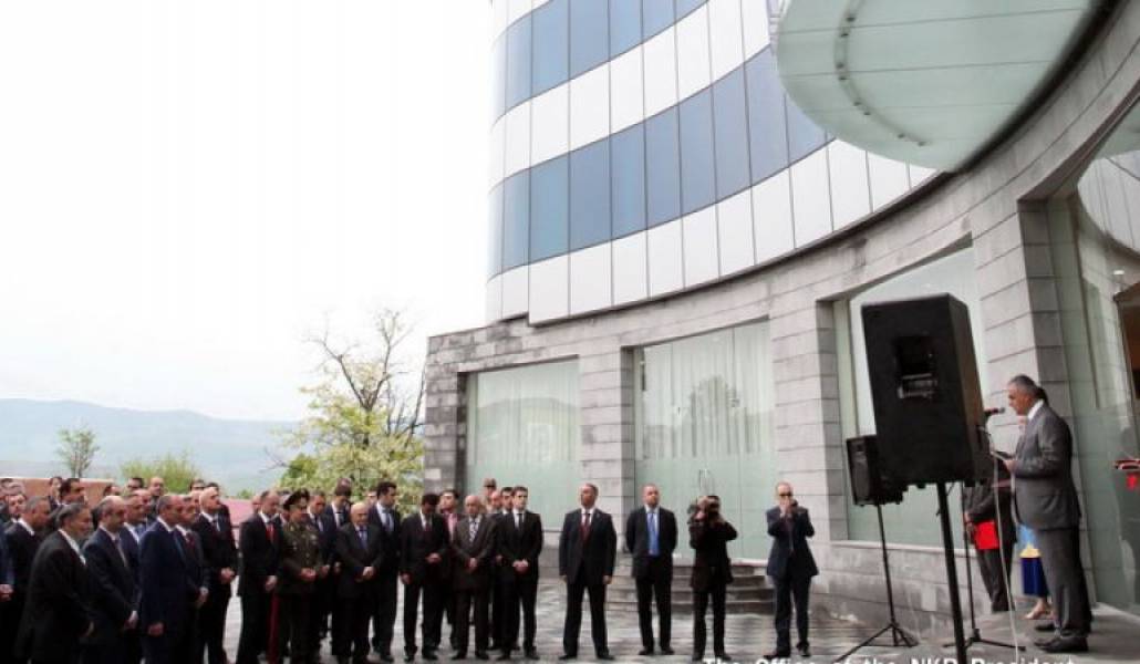 3556e49cdaa8d4548f3b163a5f40e9b5