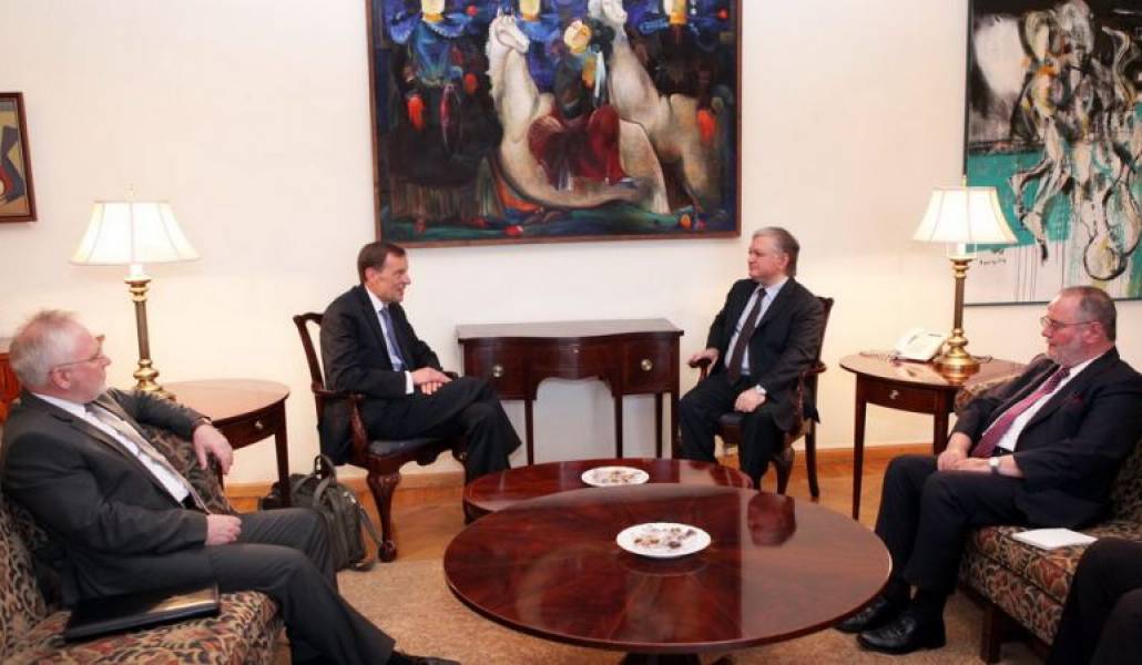 99b80c3f9e044164016acfa4d9a94ac8