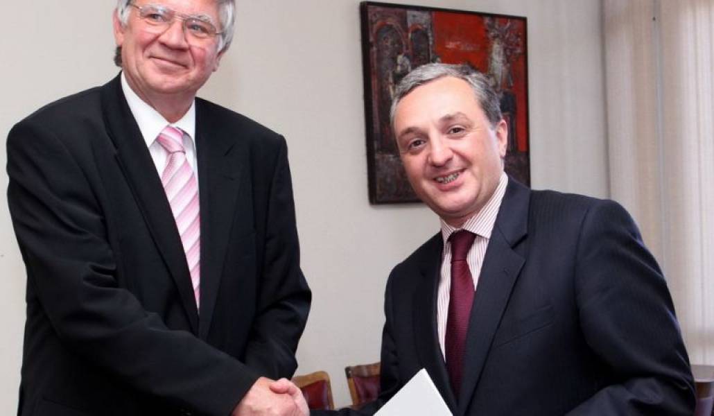 d36d9ec8df2d4a98eefcafa6e166cf9b