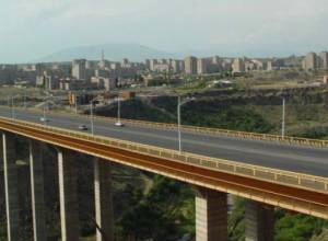 С моста бросился А.Овеян