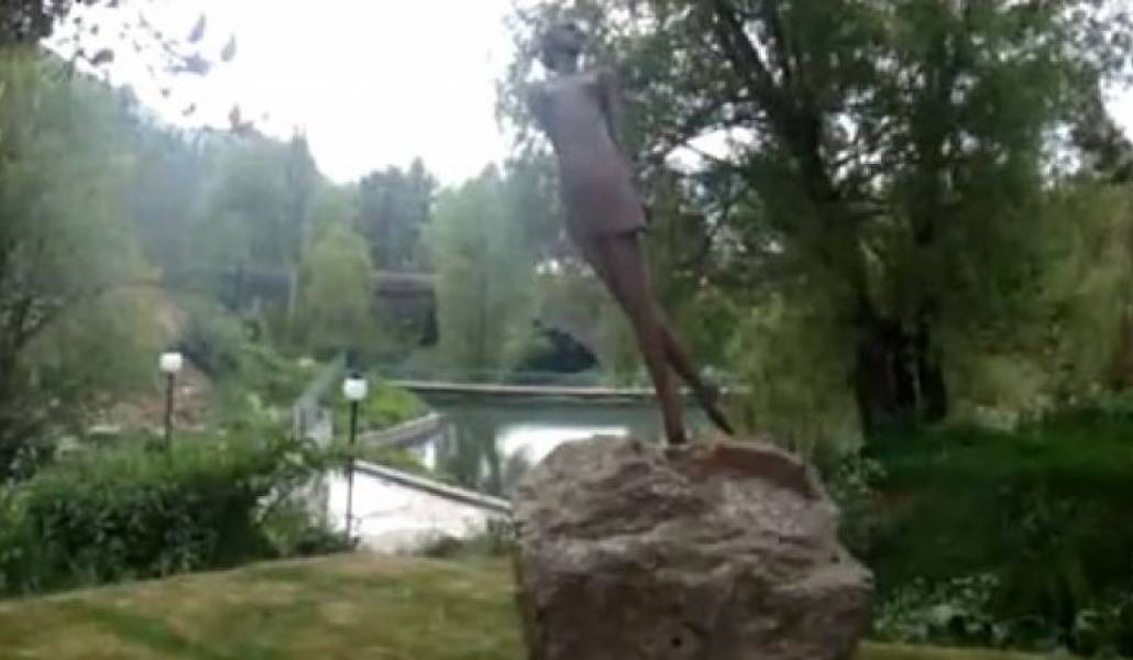 4c755ea9d5bc6eaa1b30af2cacbdd3fe