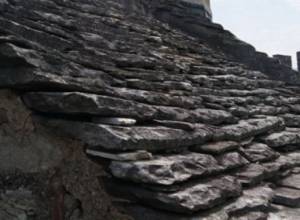 Треснула крыша церкви