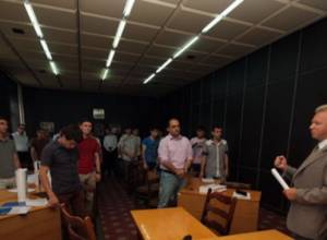 Пообещал работу для студентов