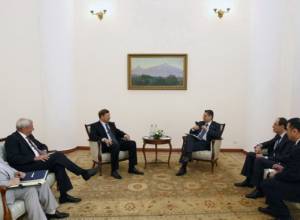 Премьер принял Константина Косачева