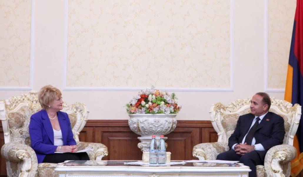 1605546bfc9bd2493902eae990a92bf1