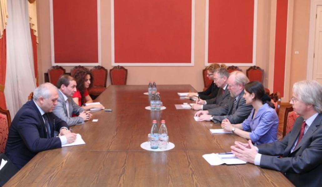 4bea44c3d6a1e90e55e88f2a3267871d