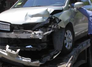 Автомобиль протаранил бензозаправочную станцию