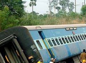 Поезд сошел с рельсов