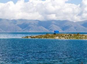 Снизился уровень воды в Севане