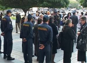 Перед зданием Правительства воскурили ладан