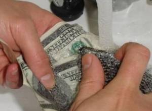 Отмывал деньги