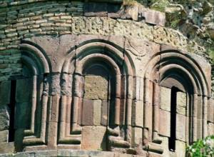 Церковь Хоранашат 13 века разрушается на глазах