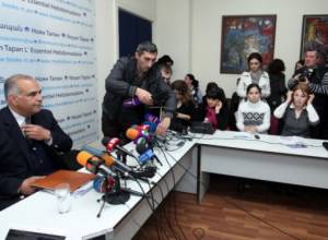 Раффи Ованнисян дает пресс-конференцию