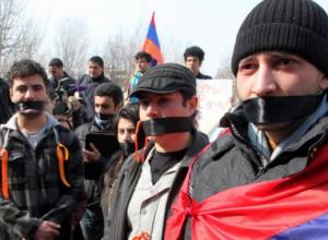 Полицейские около ВУЗа