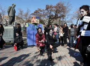 Исполнили патриотические песни под аккомпанимент гитар