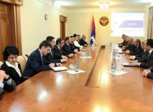 Мэр Еревана встретился с Бако Саакяном