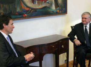 Министр ИД принял  главного переговорщика