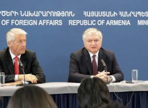 Эдвард Налбандян принял посла Дешицу