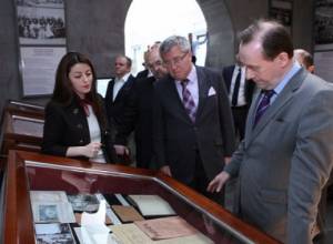 Члены делегации посетили Цицернакаберд