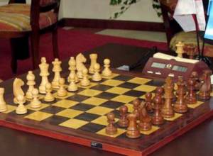 Аронян черными сыграл вничью