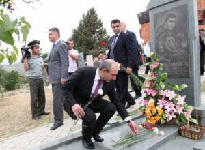 Бако Саакян принял участие в праздничных мероприятиях