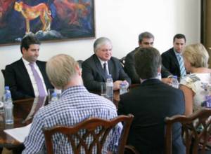 Налбандян принял делегацию из Дании